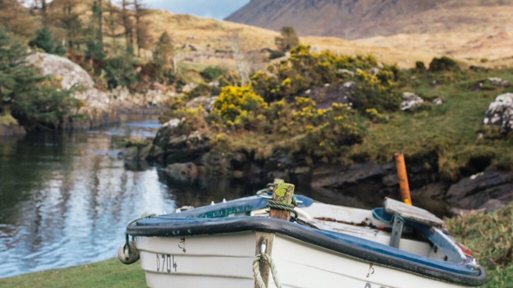 Ireland (Photo Ashleigh Joy Photography / Unsplash)